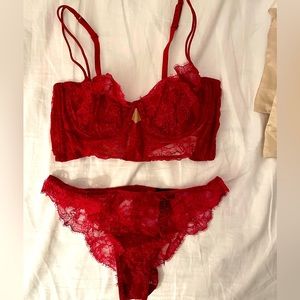 La perla lace bralette and underwear